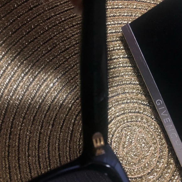 Givenchy oversized wayfarer sunglasses - Picture 8 of 9
